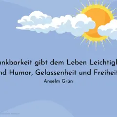 Sonnenschein und Wolken über einem Spruch über Dankbarkeit: "Dankbarkeit gibt dem Leben Leichtigkeit und Humor, Gelassenheit und Freiheit.