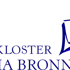 Logo des Klosters Maria Bronnen mit Kreuz und blauem Schriftzug.