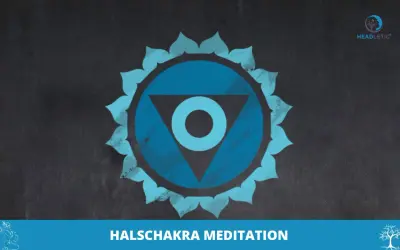 Blaues Halschakra-Symbol mit indischen Mantras für Meditation.