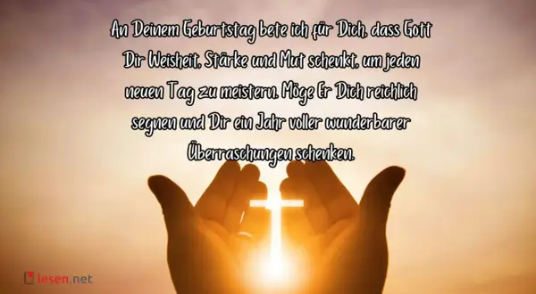 Hände halten ein leuchtendes Kreuz. Text wünscht "Gottes Segen zum Geburtstag Mann" mit Weisheit, Stärke und Überraschungen.
