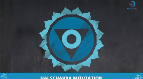 Blaues Halschakra-Symbol mit indischen Mantras für Meditation.