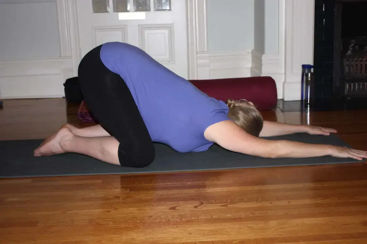Frau in Yoga-Pose 